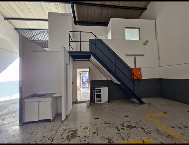 233M² FACTORY TO LET IN JET PARK